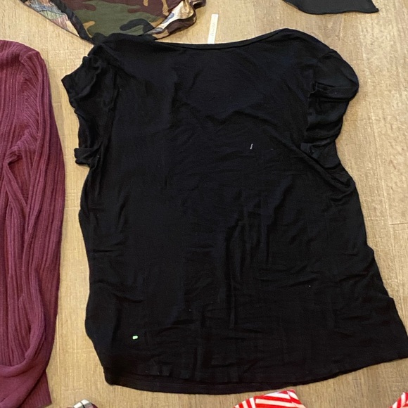 plain black little stretched out - Picture 2 of 2